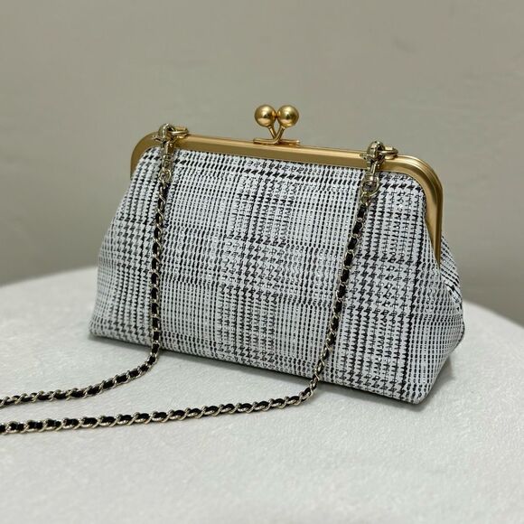 Handmade Genuine Leather Kisslock Clutch/Wristlet/Shoulder Bag & 2 Chain Styles - Picture 1 of 16